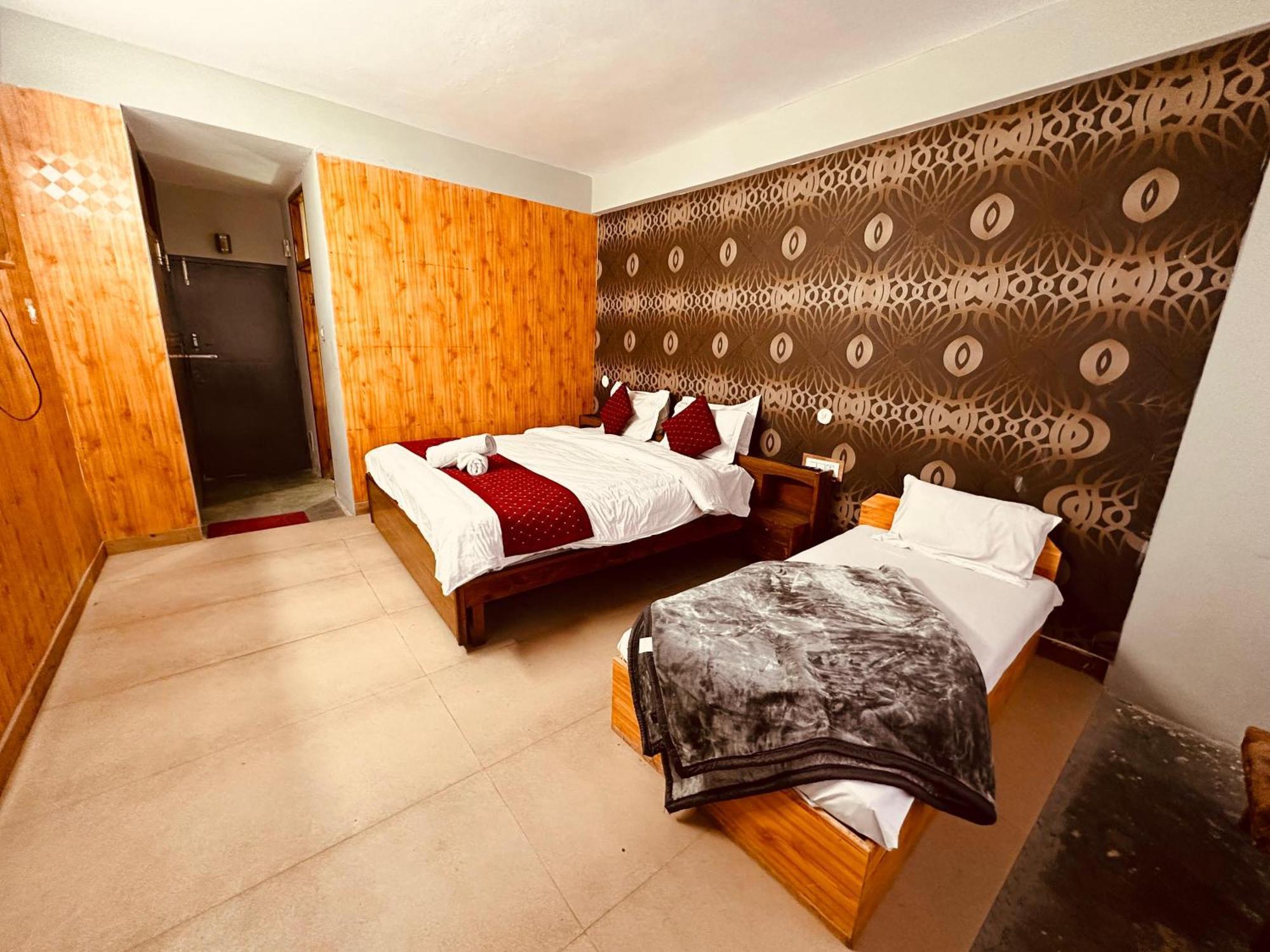 Hotel D Kanchan Manali Экстерьер фото