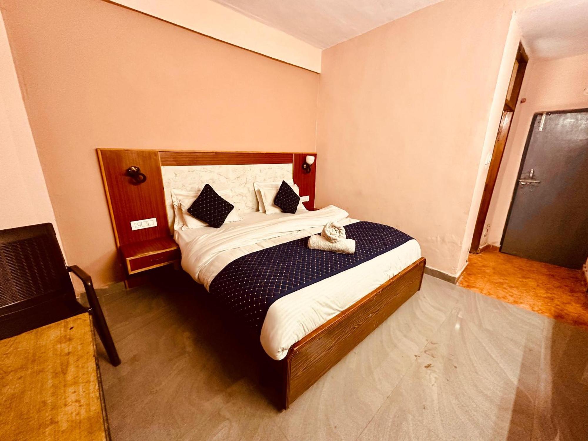 Hotel D Kanchan Manali Экстерьер фото