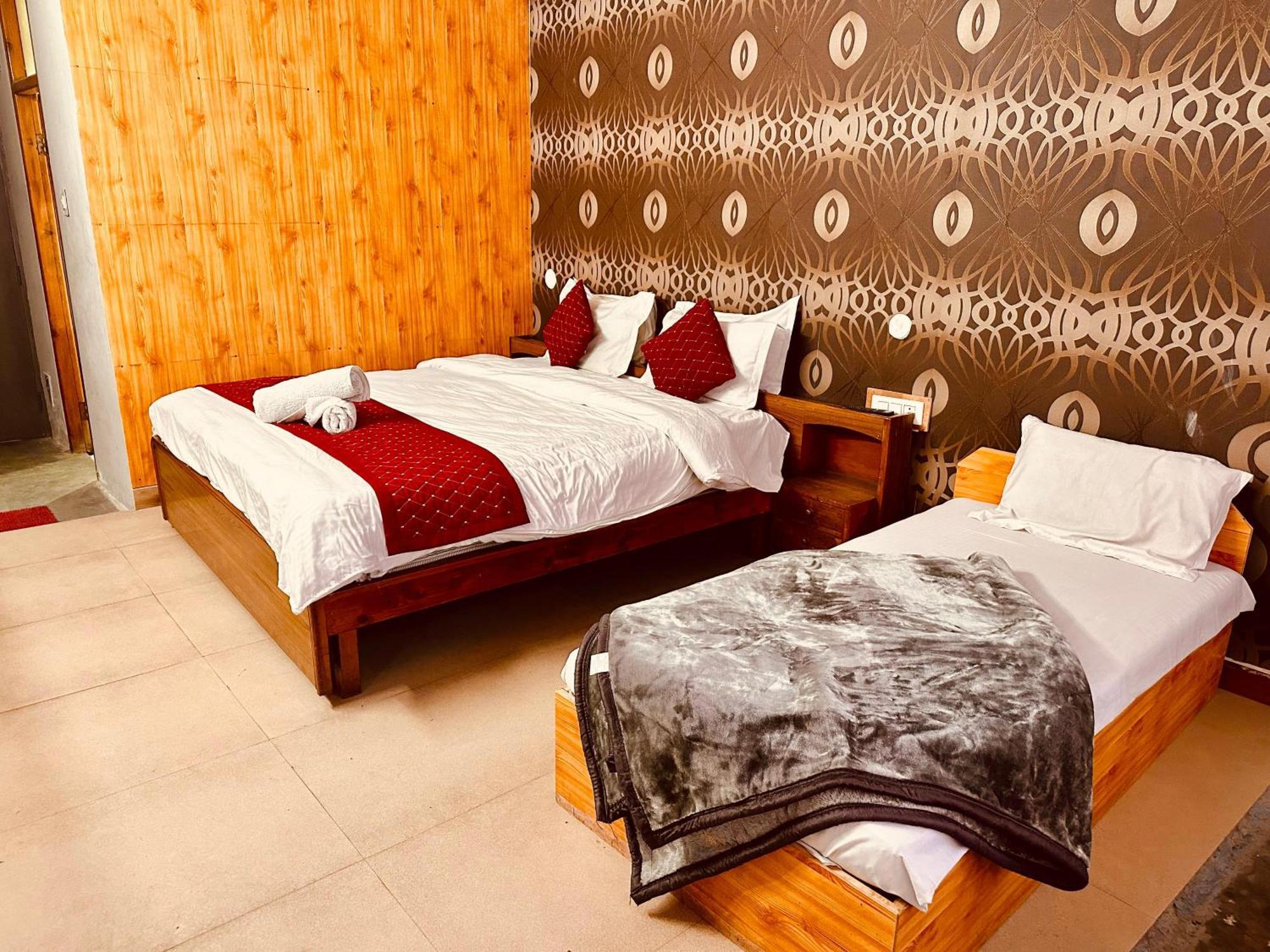 Hotel D Kanchan Manali Экстерьер фото