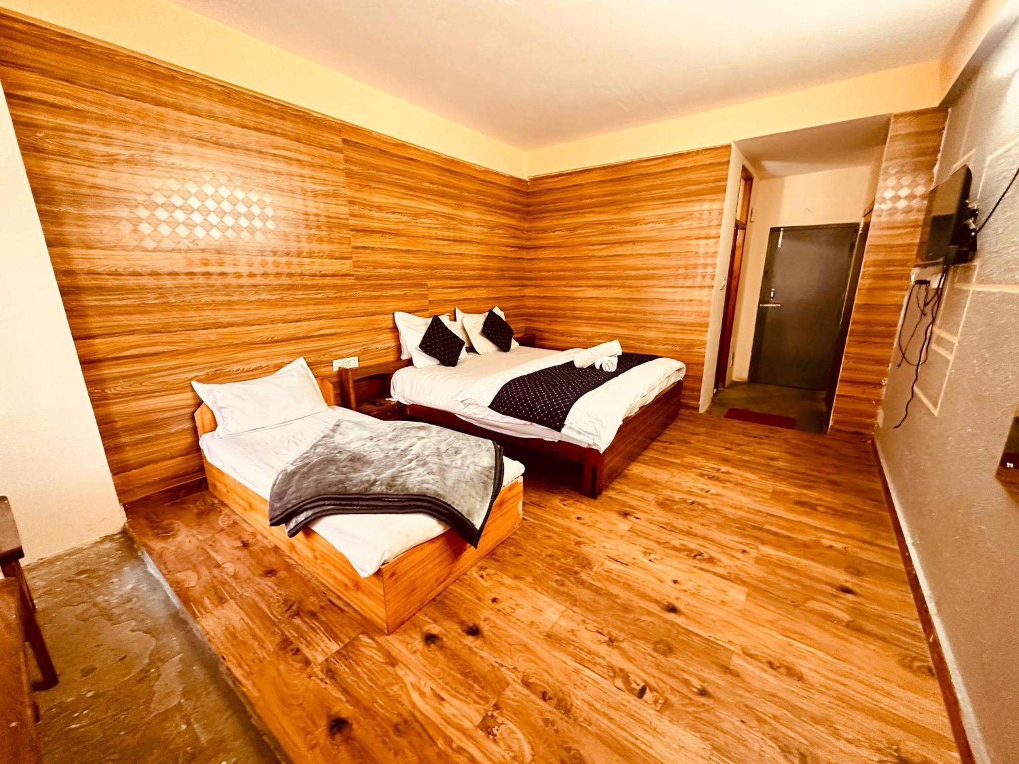 Hotel D Kanchan Manali Экстерьер фото