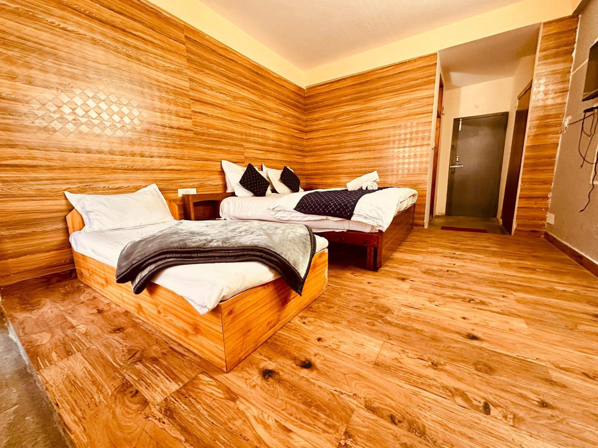 Hotel D Kanchan Manali Экстерьер фото