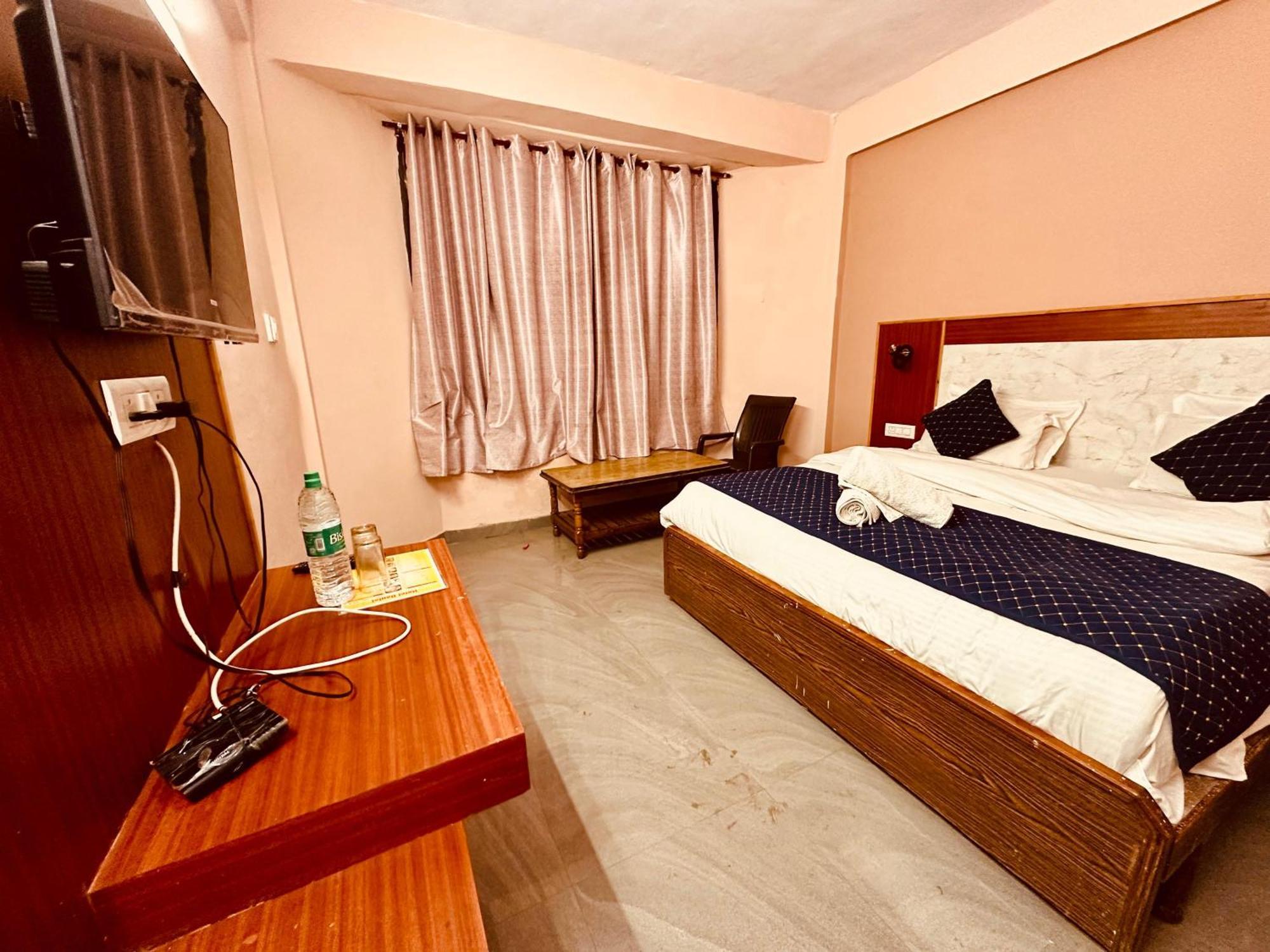 Hotel D Kanchan Manali Экстерьер фото