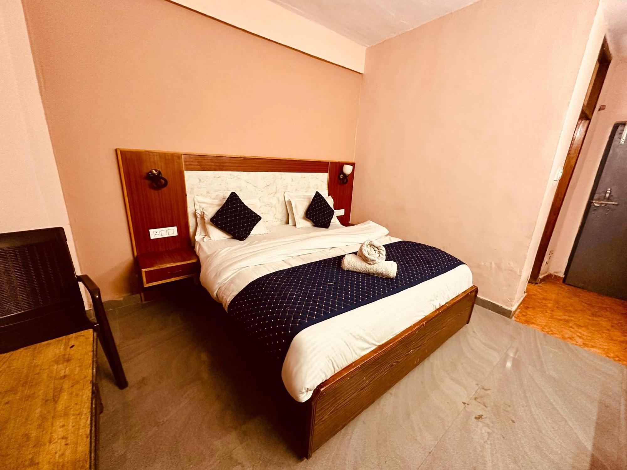 Hotel D Kanchan Manali Экстерьер фото