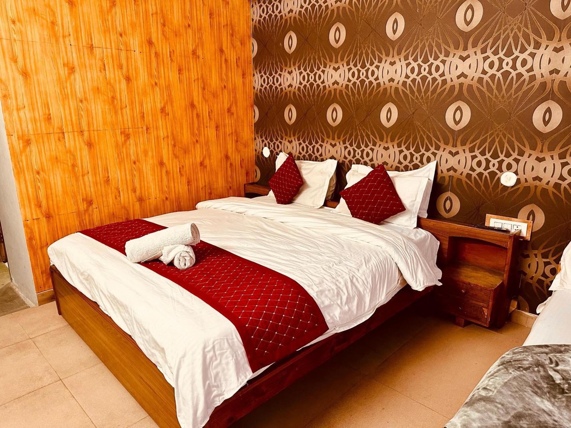 Hotel D Kanchan Manali Экстерьер фото