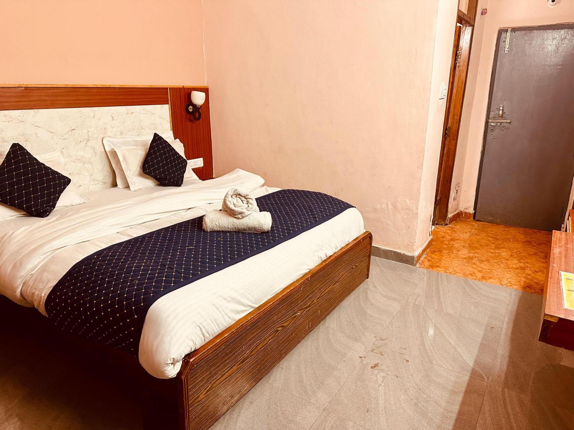 Hotel D Kanchan Manali Экстерьер фото