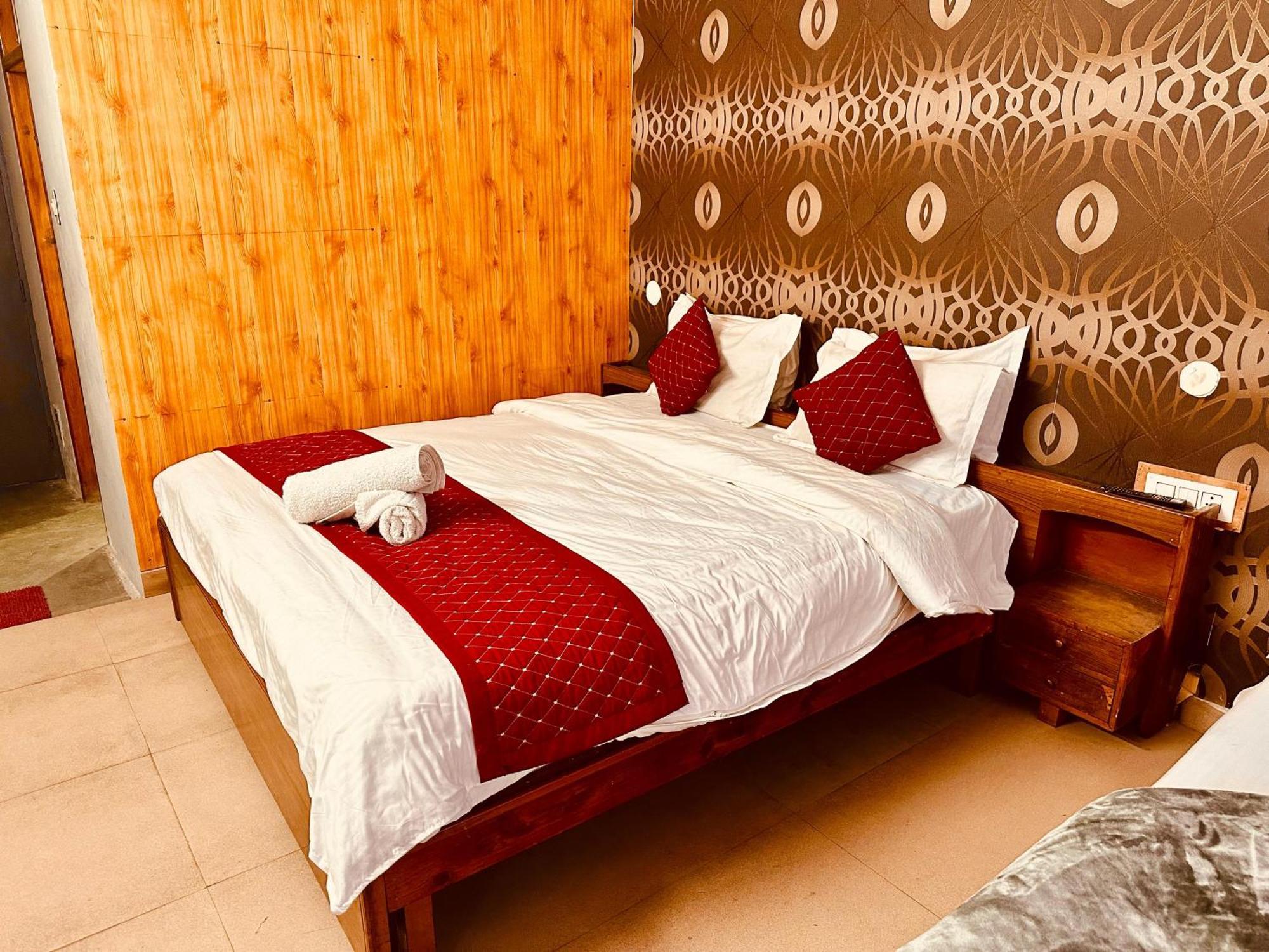 Hotel D Kanchan Manali Экстерьер фото